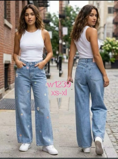 Calça ganga com flores 3 D