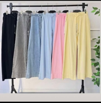 Calça de ganga com corte desportivo