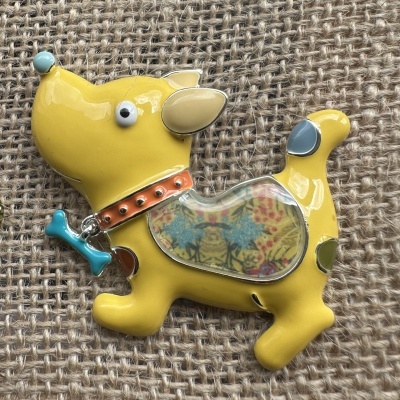 Pregadeira Cão Amarelo