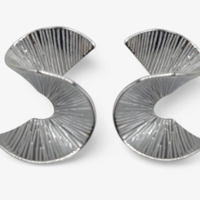 Brincos prateados Primadona