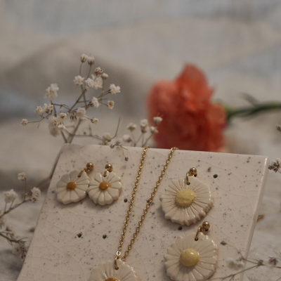 Colar Margaridas