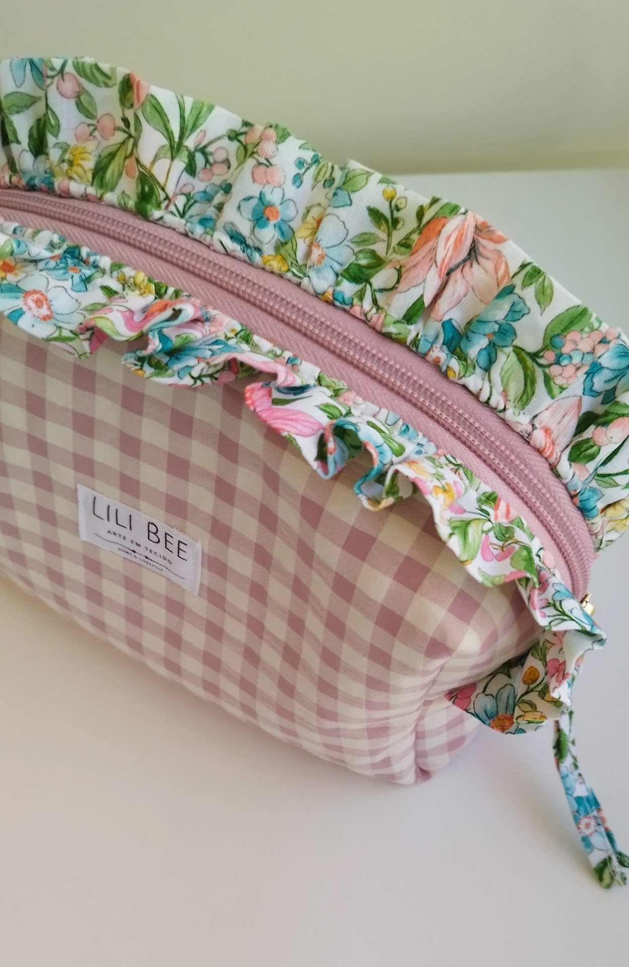 Nécessaire Vichy com folhos Nécessaire Vichy com folhos