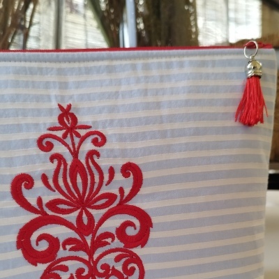 Nécessaire bordada Damasco