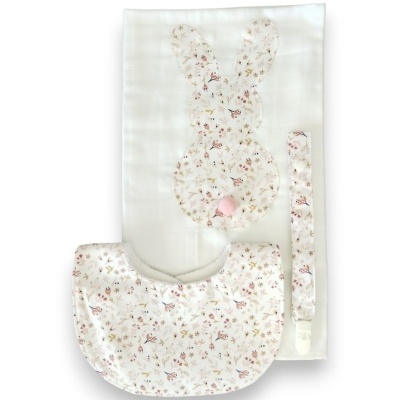 Conjunto Fralda/ Babete/ Fita de Chucha