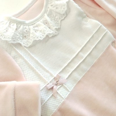 Babygrow Veludo Gola Bordado Inglês
