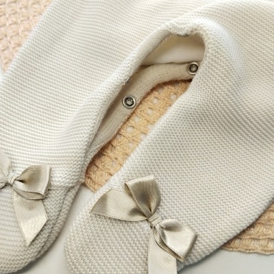 Conjunto Jardineira + Body Gola Bordado Inglês - Areia