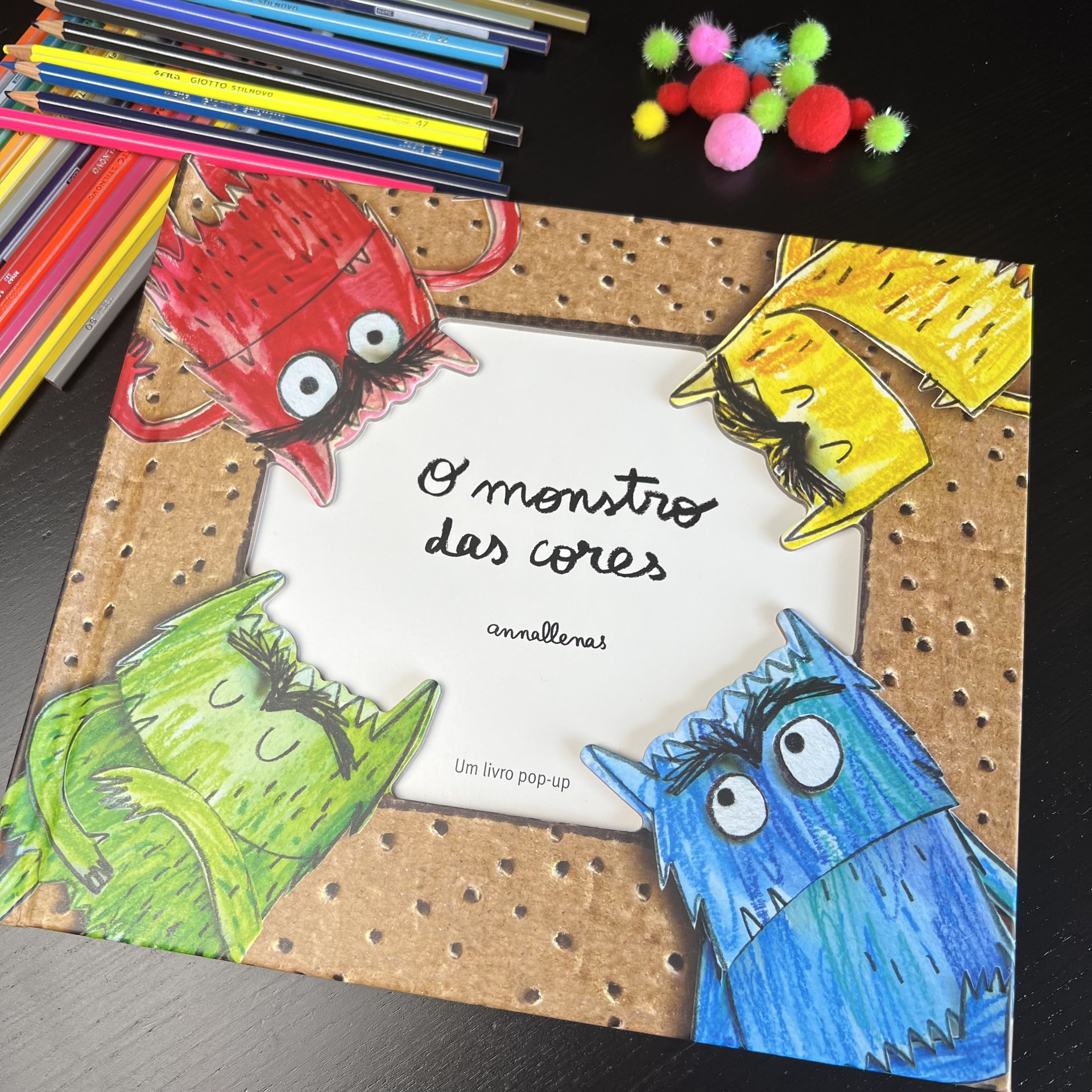 O monstro das cores Um livro pop-up