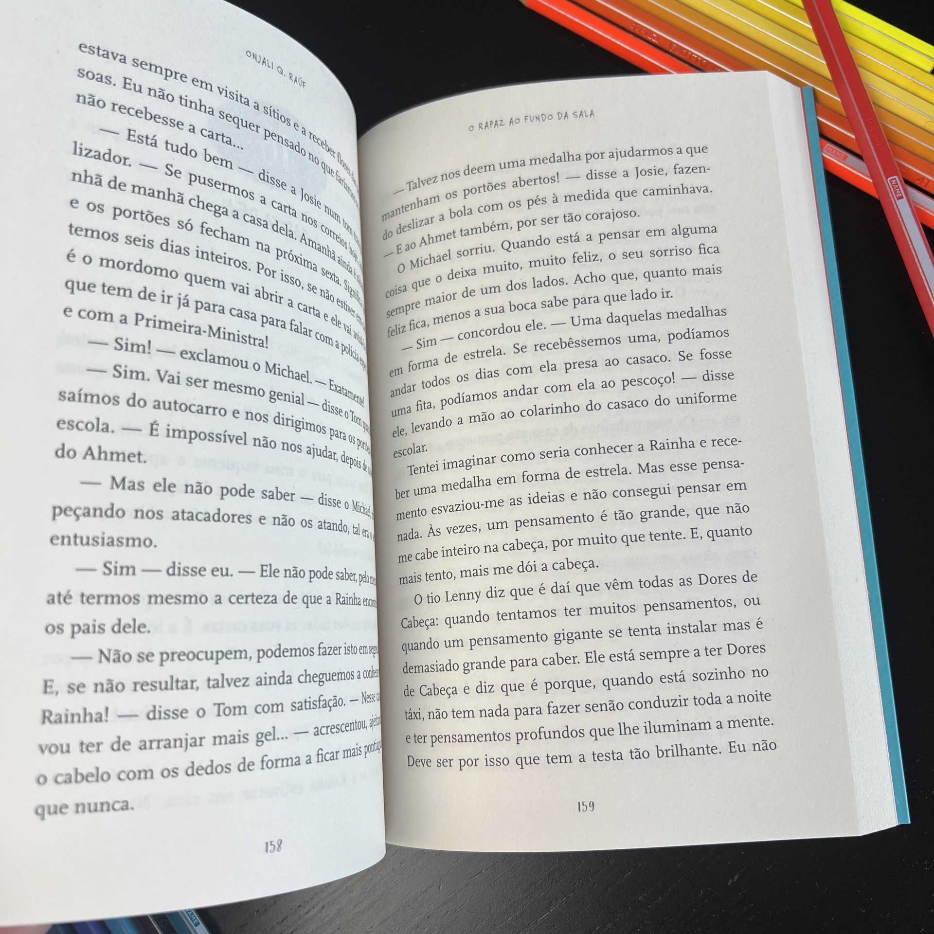 O Rapaz ao Fundo da Sala