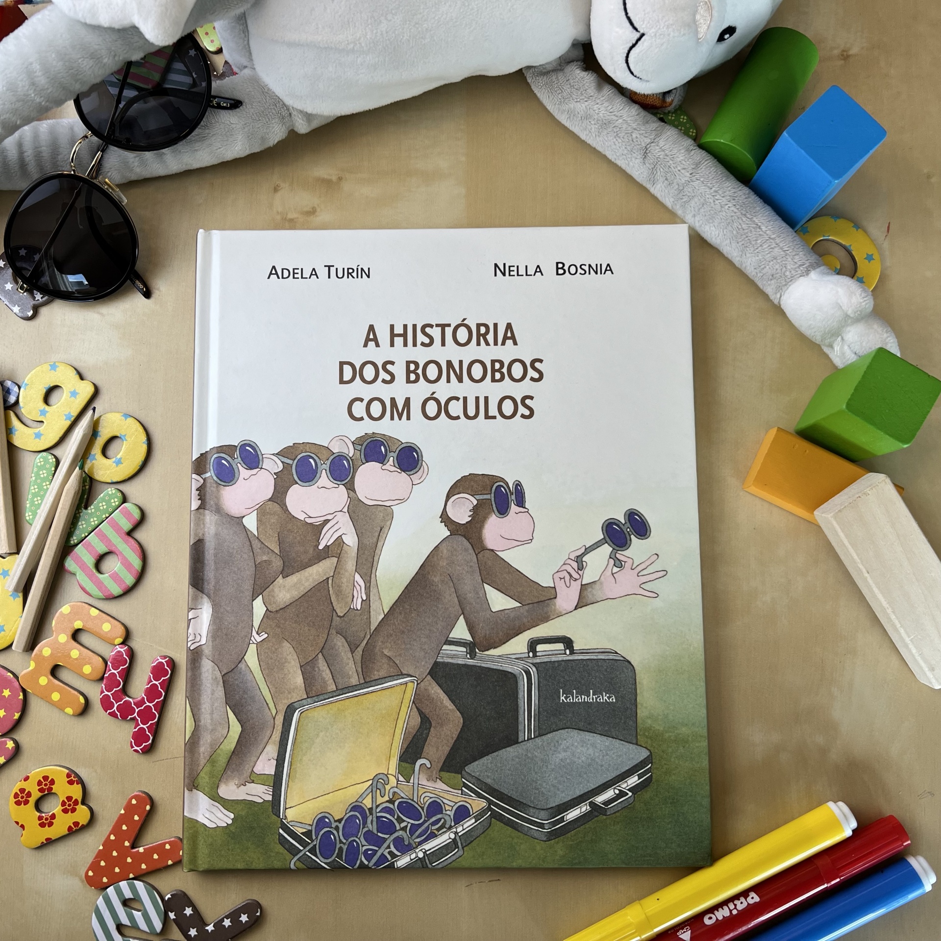 A HISTÓRIA DOS BONOBOS COM ÓCULOS