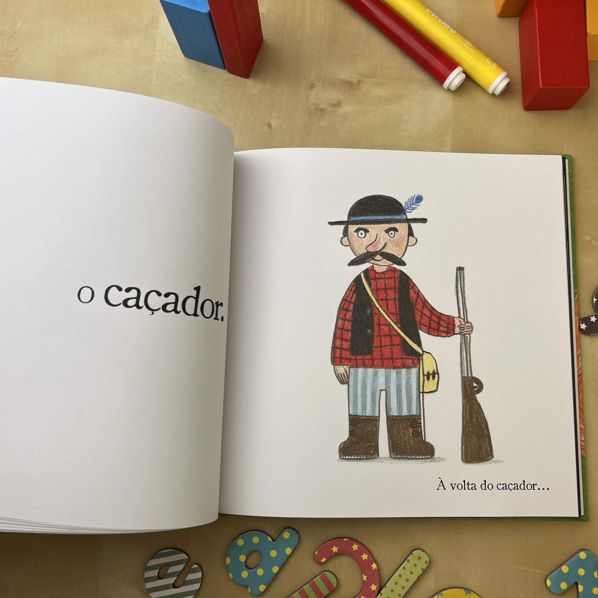 EM FRENTE à MINHA CASA