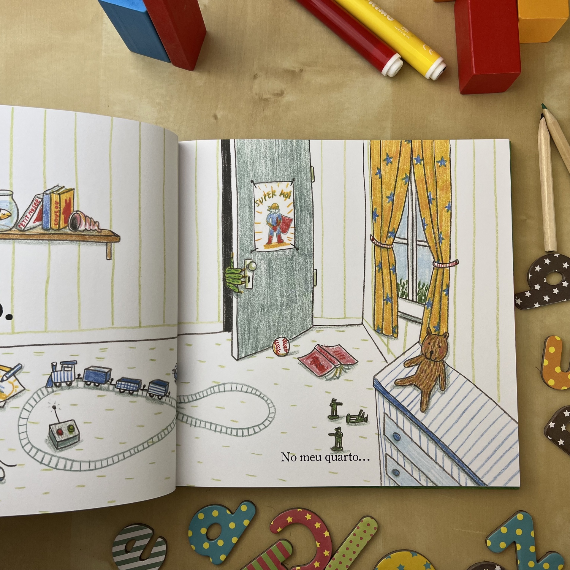 EM FRENTE à MINHA CASA