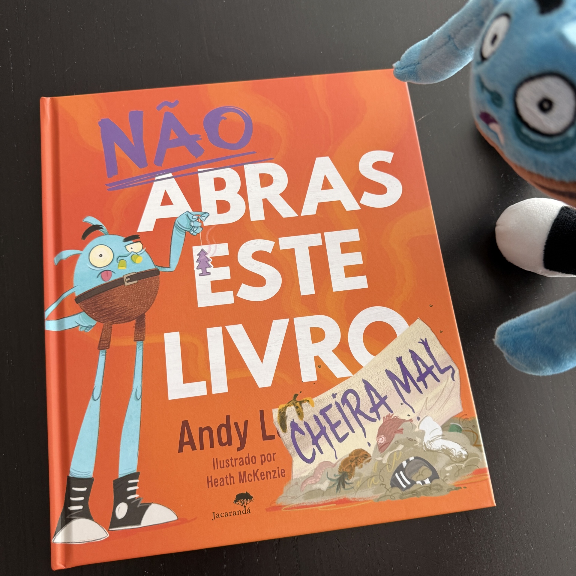 Não Abras Este Livro Cheira Mal