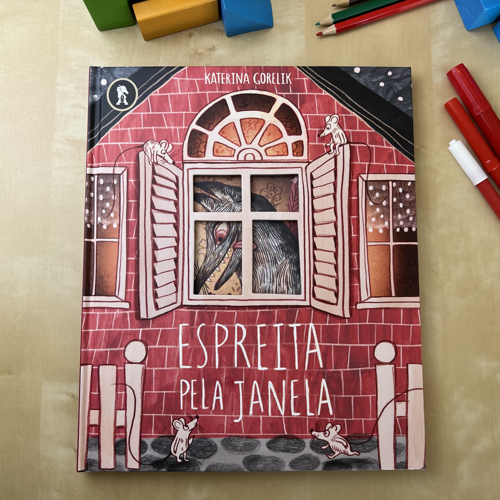 ESPREITA PELA JANELA