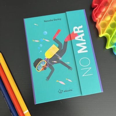No Mar - Livro Acordeão