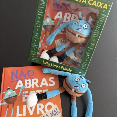 Não Abras esta Caixa - Não Abras este Livro Cheira mal