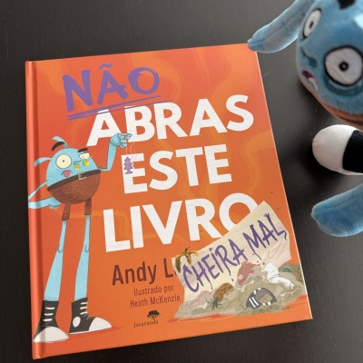 Não Abras Este Livro Cheira Mal