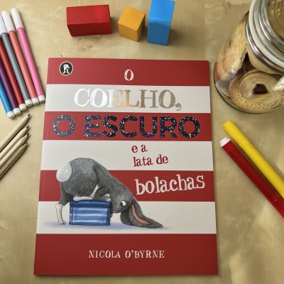 O COELHO, O ESCURO E A LATA DE BOLACHAS