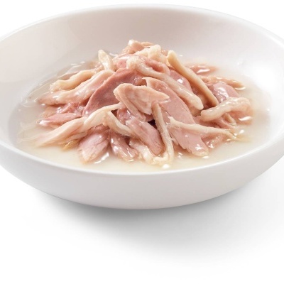 Schesir Atum & Frango em Caldo – Delícia Natural para Gatos Adultos (85g)