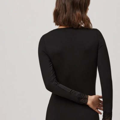 Camisola térmica/cardada, decote em V, com colo e manga em renda