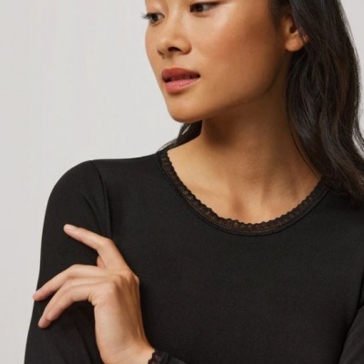 Camisola térmica/cardada, decote redondo, com pormenor em renda