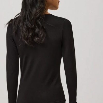 Camisola térmica/cardada, decote redondo, com pormenor em renda