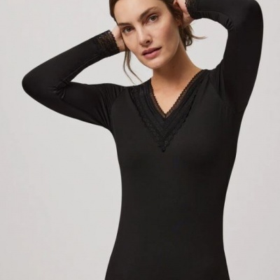 Camisola térmica/cardada, decote em V, com colo e manga em renda