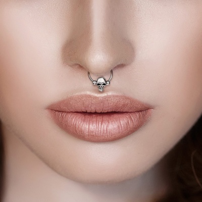 Argola aberta 100% aço cirúrgico com caveira - HSC01