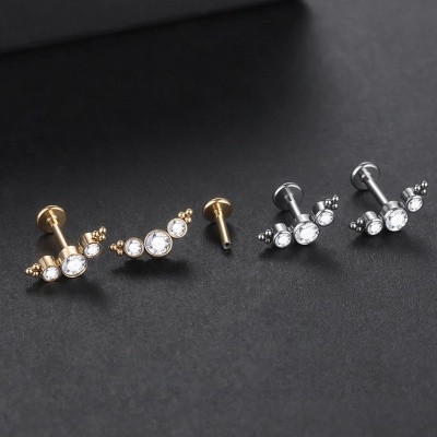 Joia labret de Titânio G23 com topo de 3 zircónias para cartilagem, rosca interna TC035