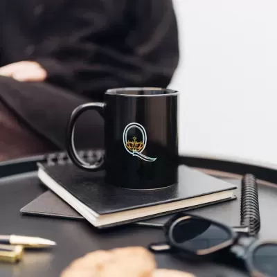 Caneca ceramica Queen logo