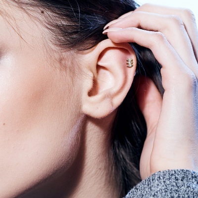 Labret de cartilagem em aço cirúrgico 316l com 3 cristais  - LIQ15 rosca interna