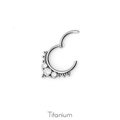 Argola de Titânio com 3 zircónias e micro bolas com fecho clicker TS300 Argola de Titânio com 3 zircónias e micro bolas com fecho clicker TS300