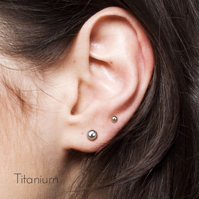 Par de brincos bola básica em Titânio G23  - T23ER03
