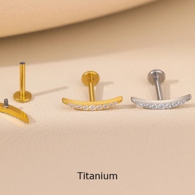 Labret de Titanio com formação de 9 micro zirconias em curva TC084