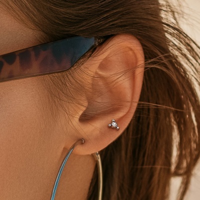 Barra  de  aço cirúrgico com cristal e 3 bolinhas - JA1073