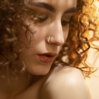 Argola sem fim  em aço cirúrgico 316L com cristais para nariz -  NOH20