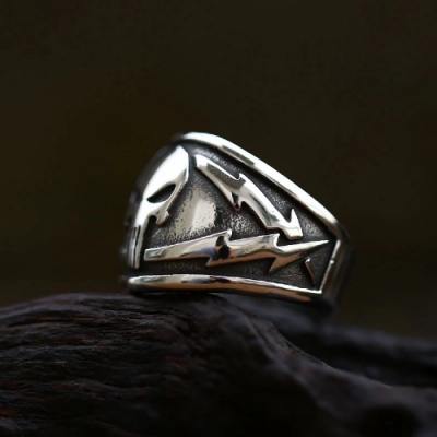 Anel de Aço Cirúrgico 316L  com caveira "Punisher" RSS105