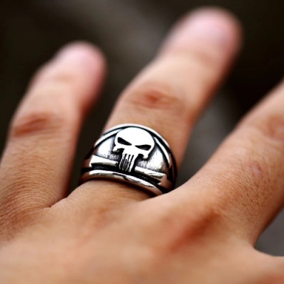 Anel de Aço Cirúrgico 316L  com caveira "Punisher" RSS105