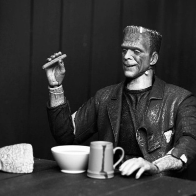 Universal Monsters Action Figure Ultimate Frankenstein's Monster (Bride of Frankenstein) (B&W) 18 cm