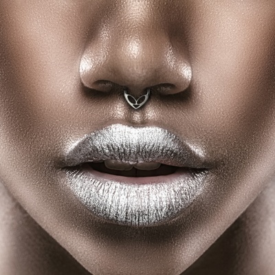 Argola contínua em forma de alien em  aço cirúrgico 316L - RX98