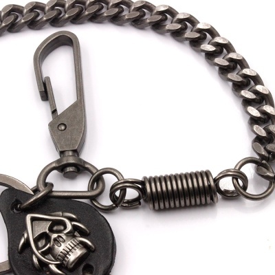 Porta- chaves/ carteira corrente com acessorios punhal e caveira YL-028