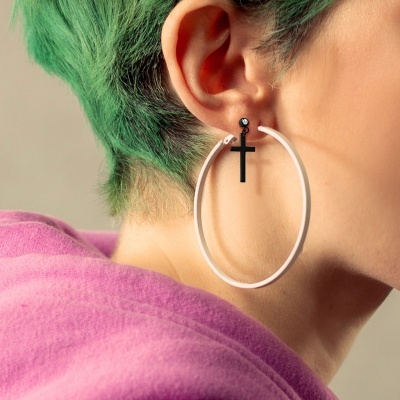 Barra com cruz pendente de aço cirúrgico - JD27