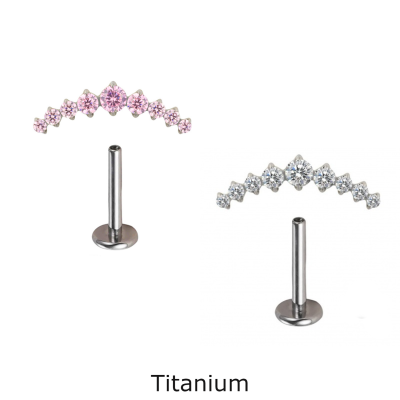 Joia -labret de Titanio para orelha com topo de 9 cristais agrupados em curva TB- 0610 Joia -labret de Titanio para orelha com topo de 9 cristais agrupados em curva TB- 0610