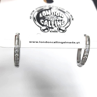 PAR de argolas redondas em aço cirurgico com 1 fila de zircónias ARGZ