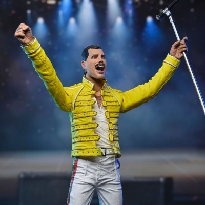 Figura Neca - Freddie Mercury (Yellow Jacket) 18 cm