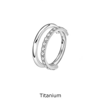 Argola de segmento em Titanio com duplo aro e zirconias num dos aros TRS200