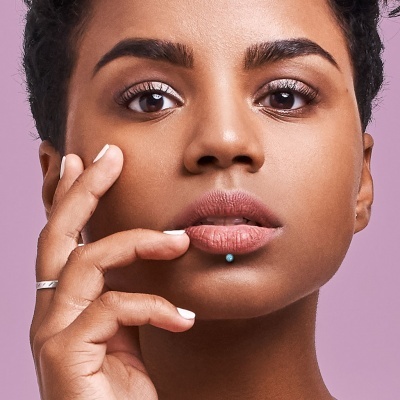 Barra de piercing - labret- em aço cirurgico com bola epoxy cravejada de cristais LSI012