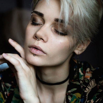 Argola em aço cirúrgico de segmento lisa com bola - RH91