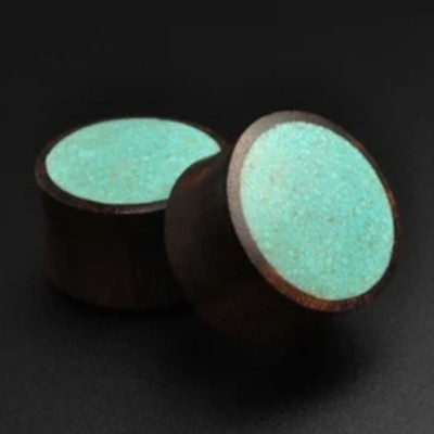 Plug/alargador orgânico de madeira com pedra de esmeralda estilhaçada PSM134