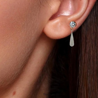 Joia labret de Titanio com topo de zircónia e pendente lágrima de titanio TB-1086
