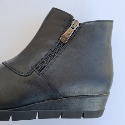 Bota Confortável em Pele Preta Valeria's Bota Confortável em Pele Preta Valeria's